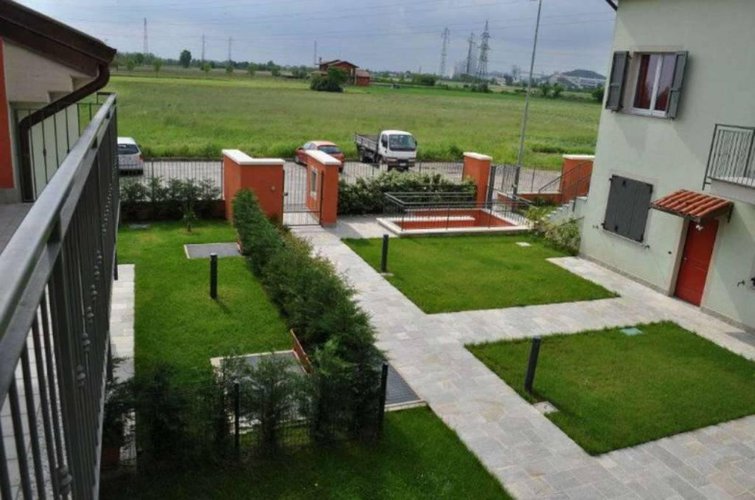 QUADRILOCALE IN VENDITA A SOLZA Solza