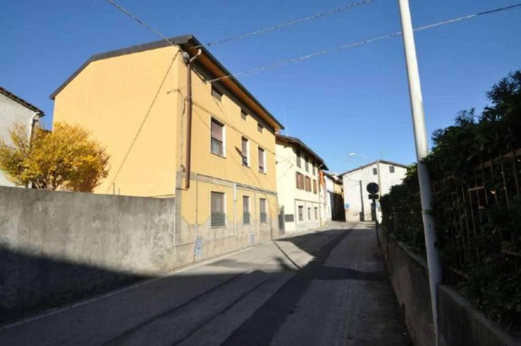 APPARTAMENTO INDIPENDENTE IN VENDITA A CALUSCO D'ADDA Calusco d'Adda