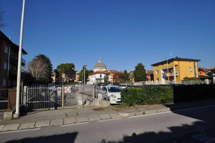 AUTORIMESSE SINGOLE IN VENDITA A CALUSCO D'ADDA