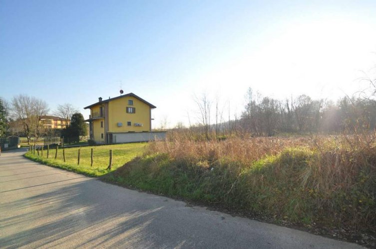 TERRENO EDIFICABILE IN VENDITA A TERNO D'ISOLA Terno d'Isola