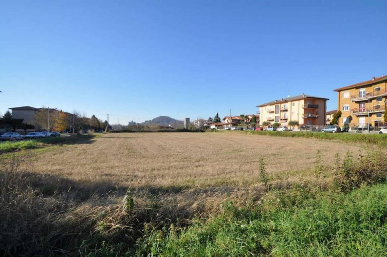 TERRENO EDIFICABILE DI OLTRE 600 MQ IN VENDITA A CALUSCO D'ADDA Calusco d'Adda