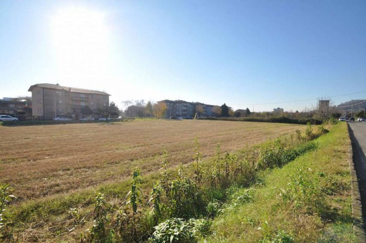 TERRENO EDIFICABILE DI OLTRE 600 MQ IN VENDITA A CALUSCO D'ADDA Calusco d'Adda