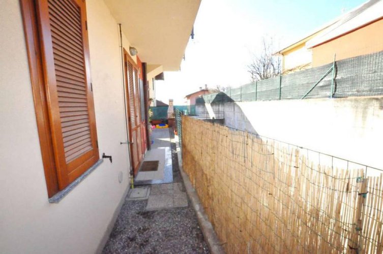 BILOCALE INDIPENDENTE IN VILLA CON GIARDINO IN VENDITA A VILLA D'ADDA Villa d'Adda