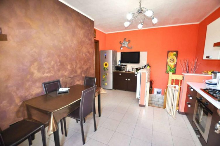 BILOCALE INDIPENDENTE IN VILLA CON GIARDINO IN VENDITA A VILLA D'ADDA Villa d'Adda