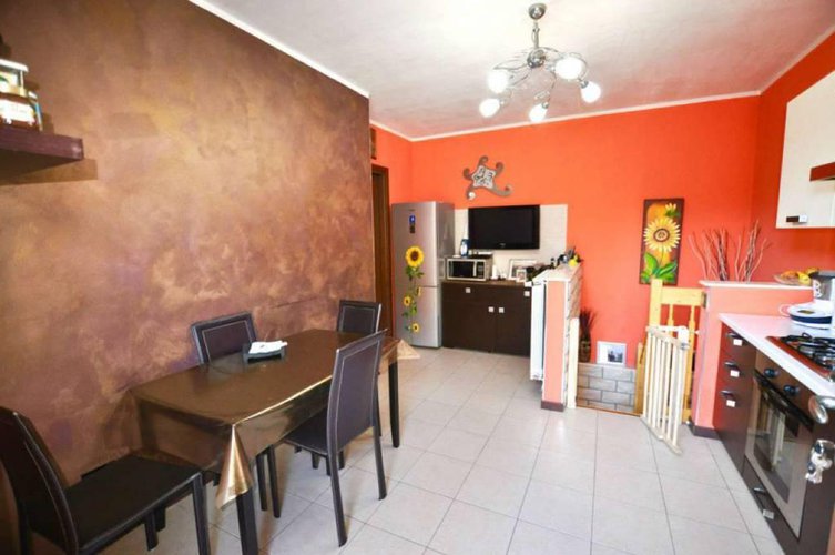 BILOCALE INDIPENDENTE IN VILLA CON GIARDINO IN VENDITA A VILLA D'ADDA Villa d'Adda