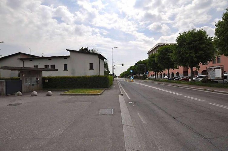 BOX DOPPIO IN LARGHEZZA IN VENDITA A SERIATE