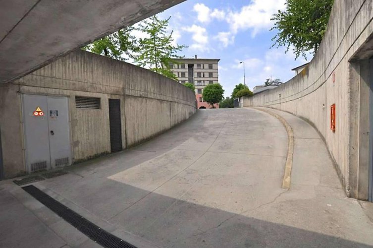 BOX DOPPIO IN LARGHEZZA IN VENDITA A SERIATE Seriate