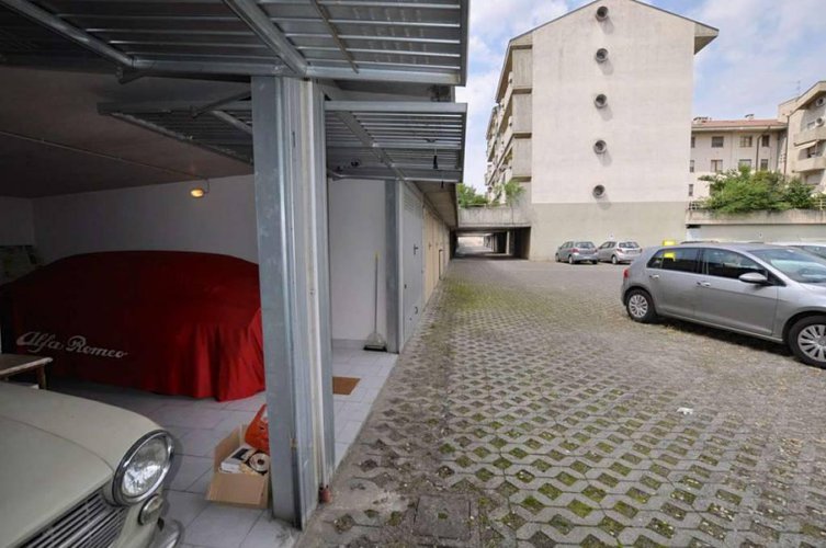 BOX DOPPIO IN LARGHEZZA IN VENDITA A SERIATE Seriate