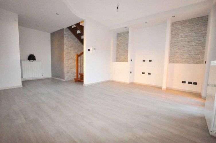TRILOCALE DUPLEX IN VENDITA A BREMBATE DI SOPRA