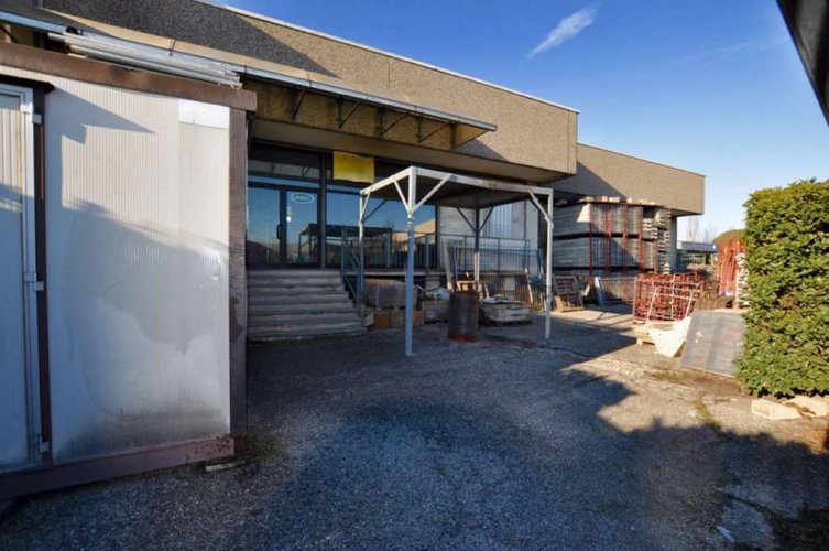 CAPANNONE IN AFFITTO A CALUSCO D'ADDA