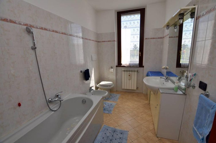 TRILOCALE IN VENDITA A MADONE Madone