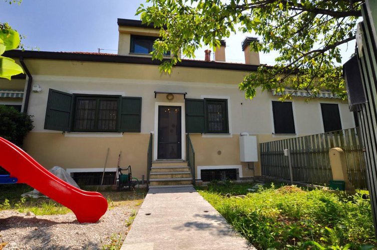 VILLETTA A SCHIERA IN VENDITA A FILAGO - FRAZ. MARNE Filago