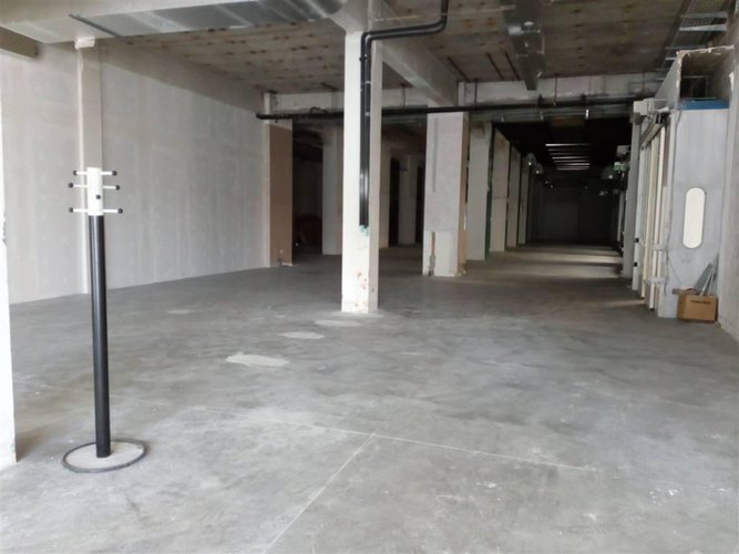 Ampio magazzino in zona semicentrale Bergamo