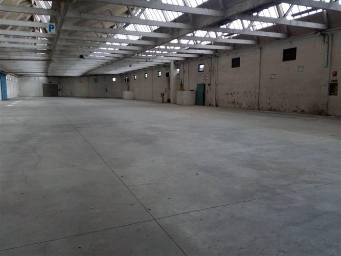 Ampio magazzino in zona semicentrale Bergamo