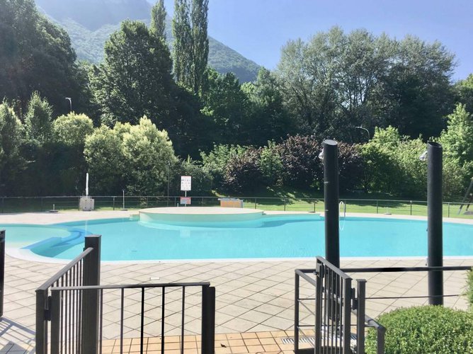 OCCASIONE!!!QUADRILOCALE CON PISCINA.FRONTE LAGO. Spinone al Lago