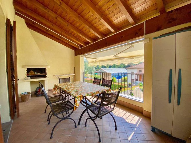 OCCASIONE!!!QUADRILOCALE CON PISCINA.FRONTE LAGO. Spinone al Lago