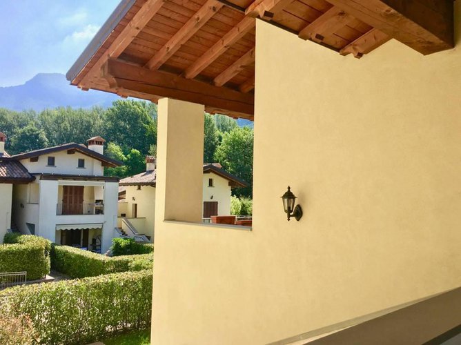 OCCASIONE!!!QUADRILOCALE CON PISCINA.FRONTE LAGO. Spinone al Lago