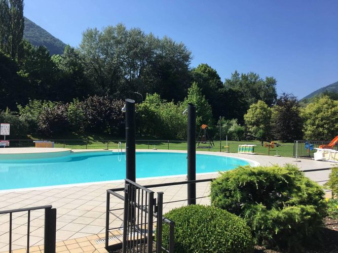 OCCASIONE!!!QUADRILOCALE CON PISCINA.FRONTE LAGO. Spinone al Lago