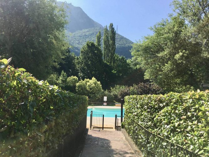 OCCASIONE!!!QUADRILOCALE CON PISCINA.FRONTE LAGO. Spinone al Lago