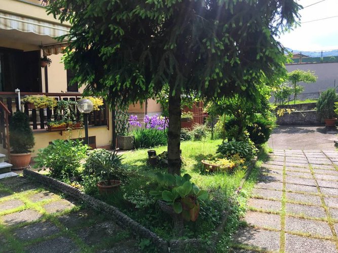 CASA INDIPENDENTE ZONA CENTARLE. A POCHI PASSI DAL LAGO Spinone al Lago