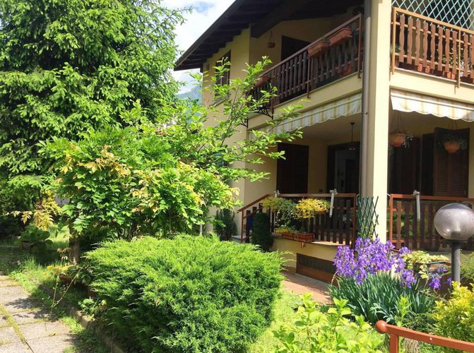 CASA INDIPENDENTE ZONA CENTARLE. A POCHI PASSI DAL LAGO Spinone al Lago