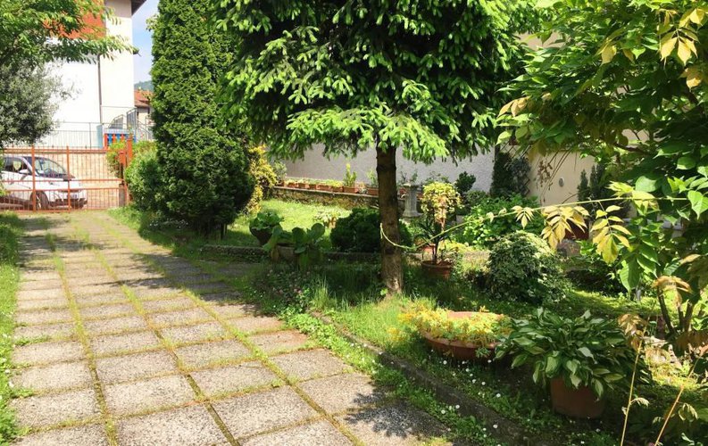 CASA INDIPENDENTE ZONA CENTARLE. A POCHI PASSI DAL LAGO Spinone al Lago