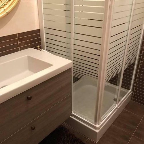 OCCASIONE! FRONTE LAGO- TRILOCALE CON GIARDINO E PISCINA Spinone al Lago