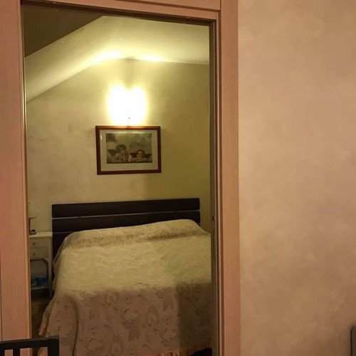 OCCASIONE! FRONTE LAGO- TRILOCALE CON GIARDINO E PISCINA Spinone al Lago