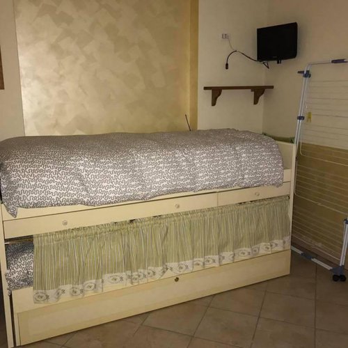 OCCASIONE! FRONTE LAGO- TRILOCALE CON GIARDINO E PISCINA Spinone al Lago