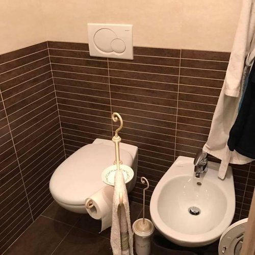 OCCASIONE! FRONTE LAGO- TRILOCALE CON GIARDINO E PISCINA Spinone al Lago