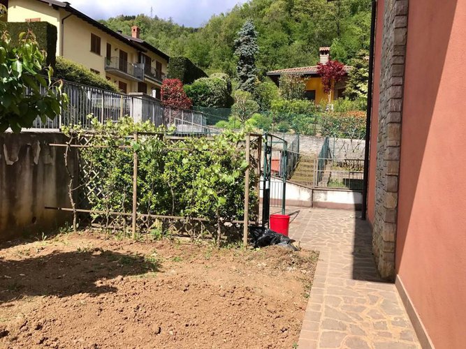 BELLISSIMO APPARTAMENTO 60 MQ PIANO TERRA CON GIARDINO E BOX Spinone al Lago