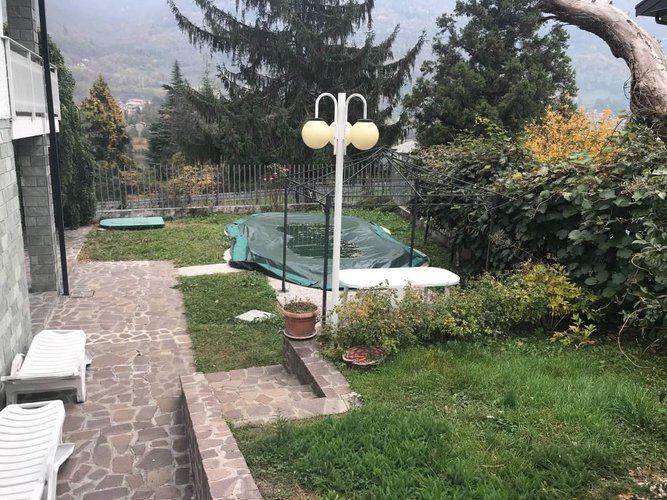 SPINONE AL LAGO, VILLA SINGOLA CON TERRENO E PISCINA Spinone al Lago