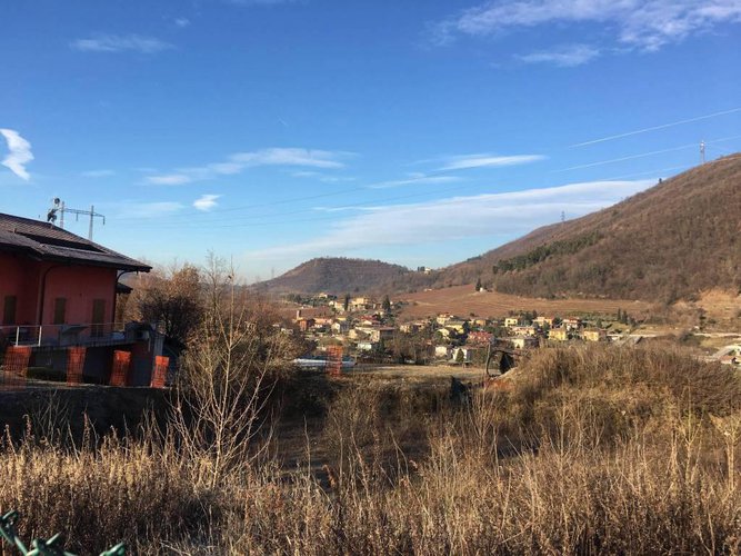 STUPENDA ZONA RESIDENZIALE DI ENTRATICO. TERRENO DI 1800Mq. Entratico