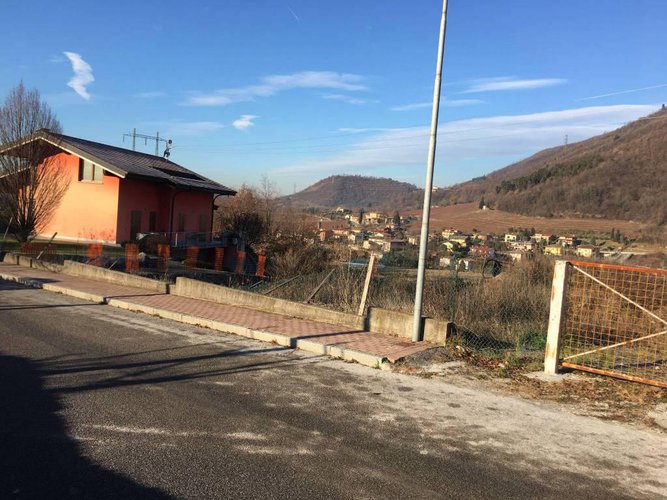 STUPENDA ZONA RESIDENZIALE DI ENTRATICO. TERRENO DI 1800Mq. Entratico