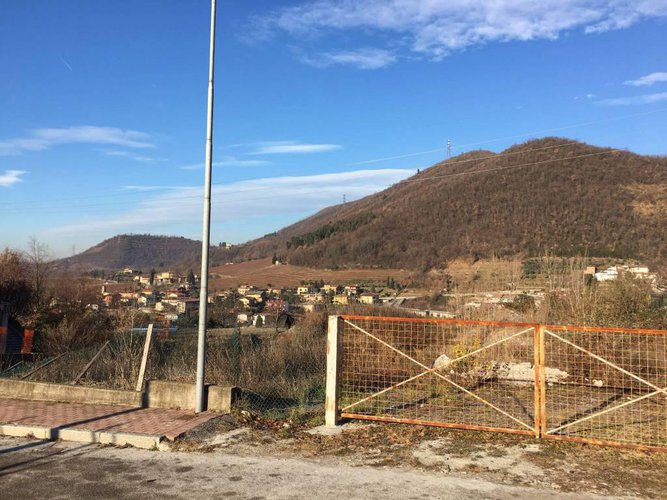 STUPENDA ZONA RESIDENZIALE DI ENTRATICO. TERRENO DI 1800Mq. Entratico