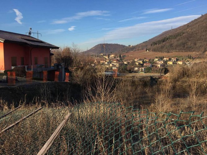 STUPENDA ZONA RESIDENZIALE DI ENTRATICO. TERRENO DI 1800Mq. Entratico