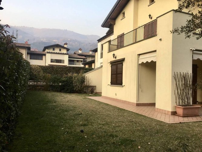 FAVOLOSO E SIGNORILE APPARTAMENTO TRILOCALE A PIANO TERRA Spinone al Lago