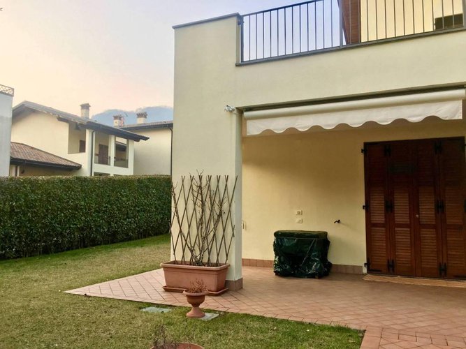 FAVOLOSO E SIGNORILE APPARTAMENTO TRILOCALE A PIANO TERRA Spinone al Lago