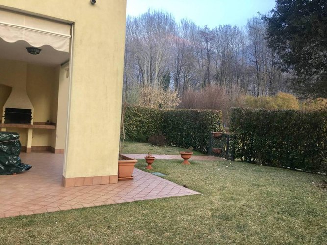 FAVOLOSO E SIGNORILE APPARTAMENTO TRILOCALE A PIANO TERRA Spinone al Lago