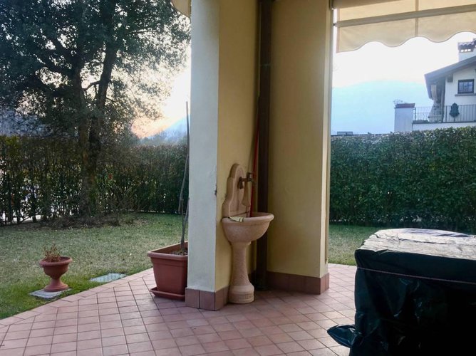 FAVOLOSO E SIGNORILE APPARTAMENTO TRILOCALE A PIANO TERRA Spinone al Lago