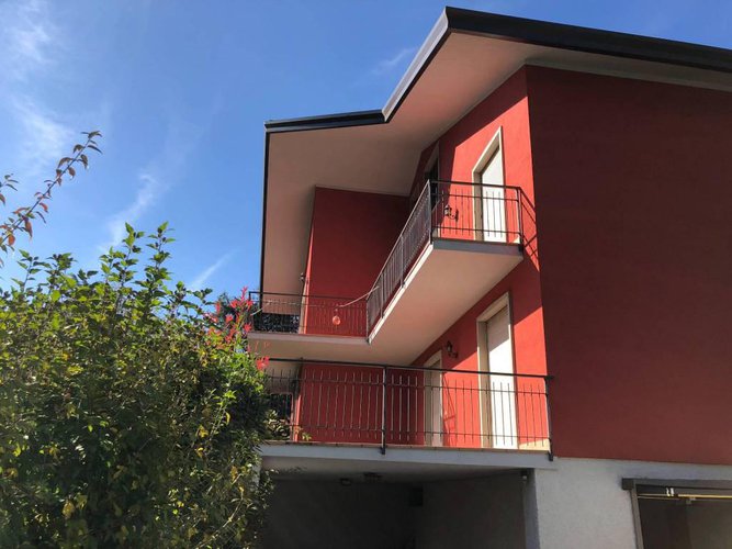 CASA SINGOLA A SPINONE AL LAGO