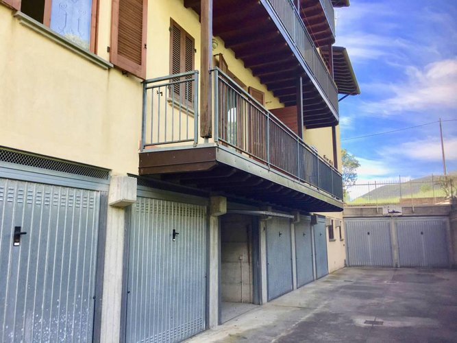 TRILOCALE A PIANO TERRA CON BOX E TAVERNA. OCCASIONE Spinone al Lago