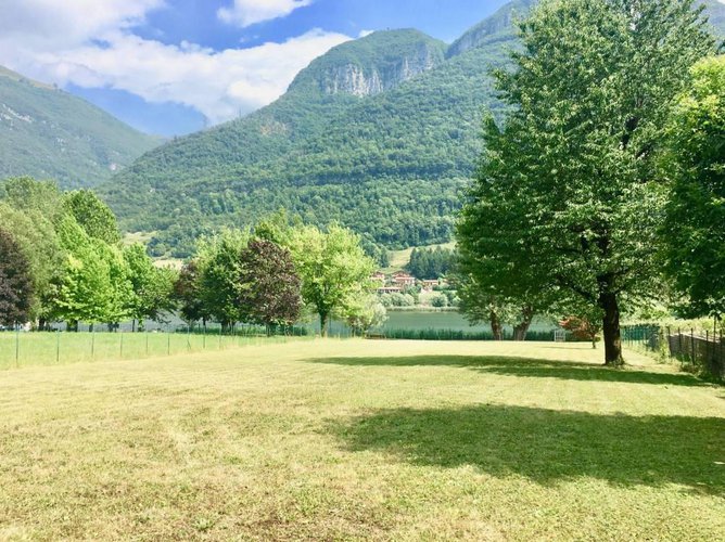 BELLISIMA PORZIONE DI VILLA FRONTE LAGO CON TERRENO Spinone al Lago