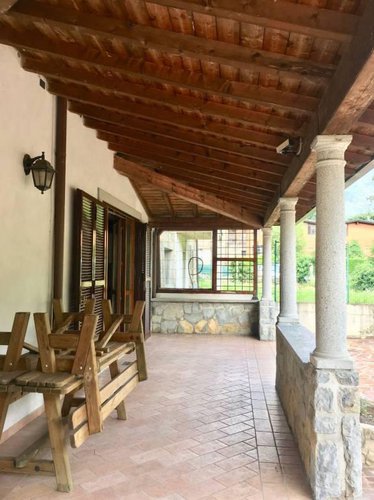 BELLISIMA PORZIONE DI VILLA FRONTE LAGO CON TERRENO Spinone al Lago