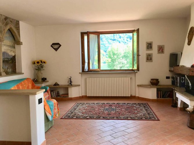 BELLISIMA PORZIONE DI VILLA FRONTE LAGO CON TERRENO Spinone al Lago