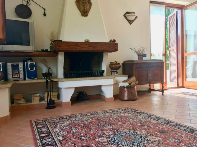 BELLISIMA PORZIONE DI VILLA FRONTE LAGO CON TERRENO Spinone al Lago