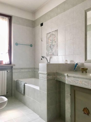 BELLISIMA PORZIONE DI VILLA FRONTE LAGO CON TERRENO Spinone al Lago