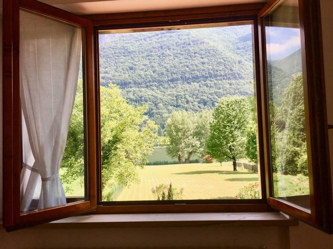 BELLISIMA PORZIONE DI VILLA FRONTE LAGO CON TERRENO Spinone al Lago