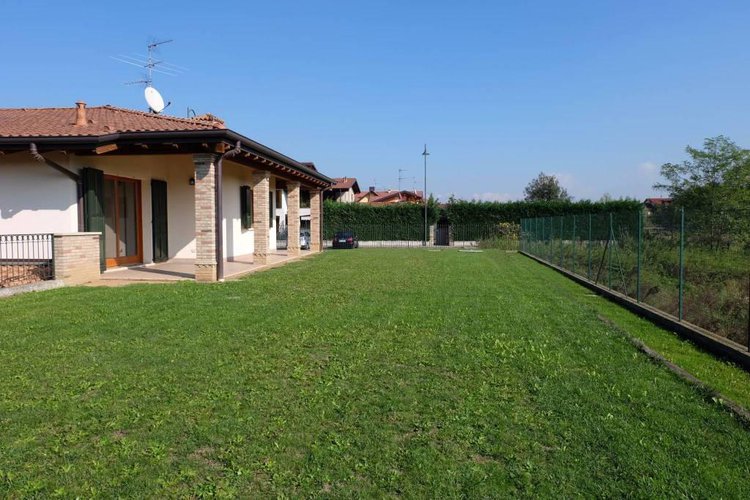 VILLA SU PIANO UNICO Terno d'Isola