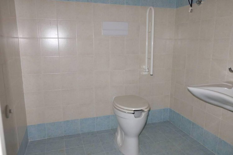 Negozio con vetrina Brembate di Sopra